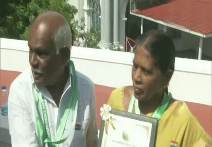 TN CM presents bravery award to couple who fought robbers in Tirunelveli