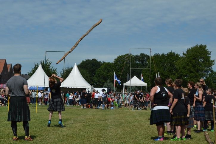 Caber tossing is real