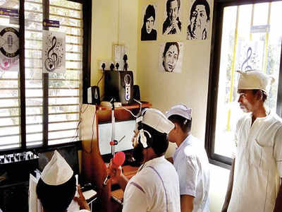Taloja prison, Navi Mumbai, radio program, Sanjay Dutt, NGO, Kishore Kumar