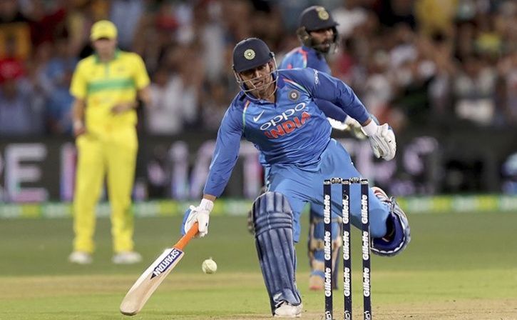 MS Dhoni Actually Got Away With An Incomplete Run As The Umpires Failed To Notice