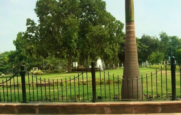 Delhi Is Reeling Under Severe Water Crisis. Then Why Do We Have Public Fountains Running?