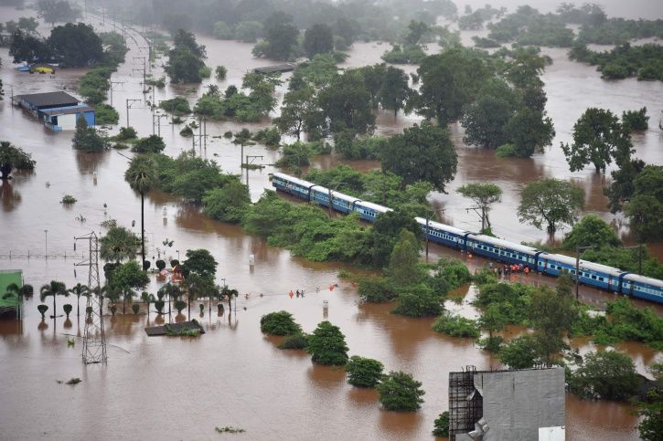 Mumbai Rains Anushka