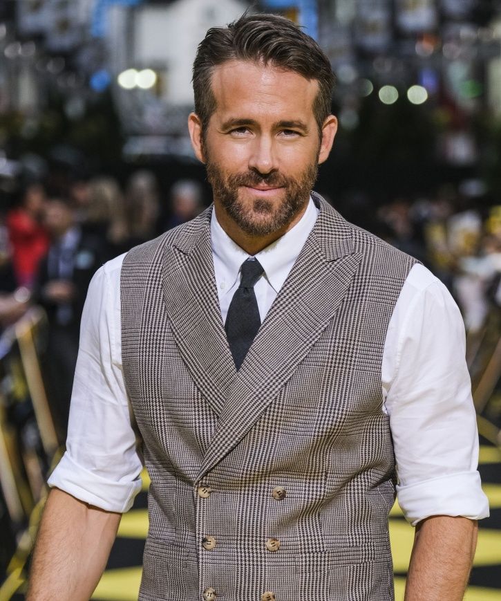 Ryan Reynolds Writes Fake Review Of His Own Gin Brand And It Sounds ...