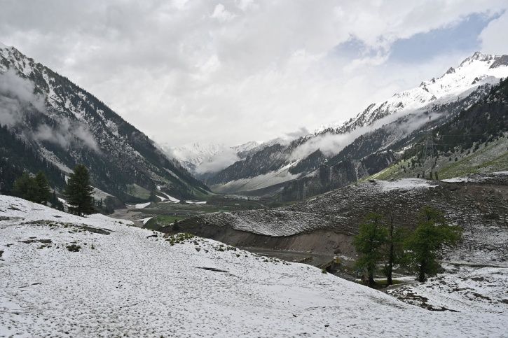 Kashmir Snow