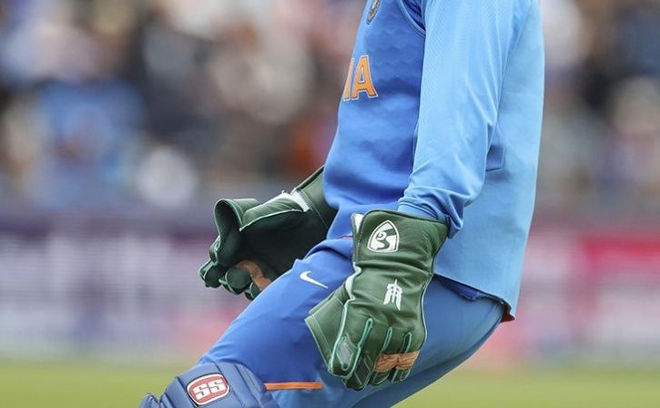ms dhoni army insignia gloves