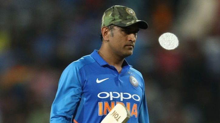 MS Dhoni's Patriotic Gesture Of Displaying His Regimental Dagger To Pay ...