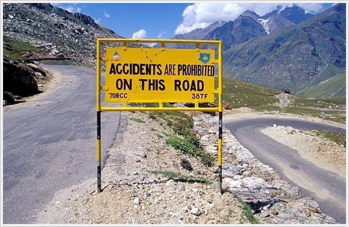 These Funny & Witty Road Signs Prove ‘It Happens Only In India’