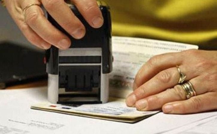 US Warns India Its Considering Caps on H 1B Visas