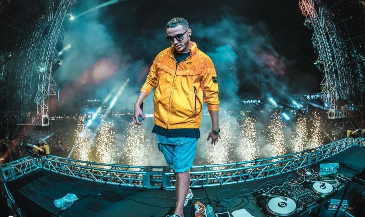 DJ Snake is in Mumbai, India to attend an event. He celebrated Holi and met with Shah Rukh Khan.