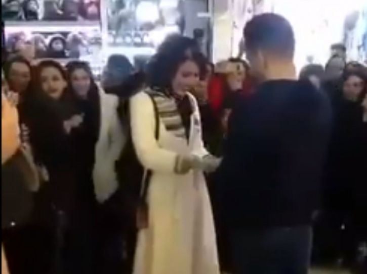 After Romantic Marriage Proposal At Shopping Mall Goes