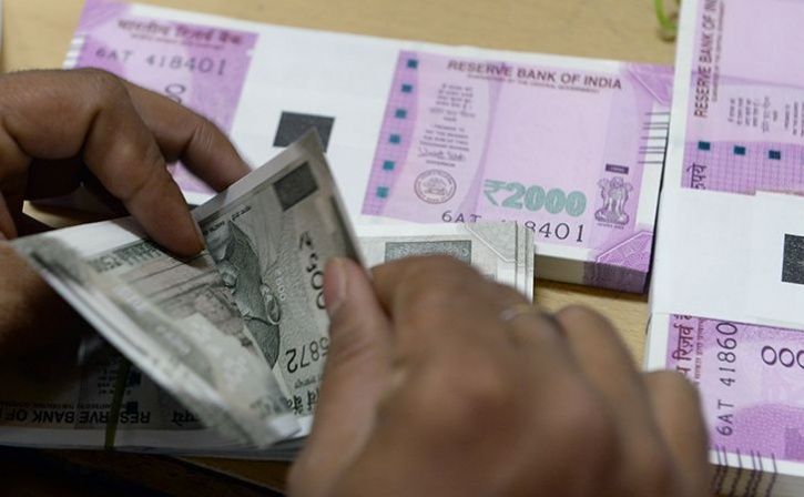 Salesman Found A Bag Full Of Cash Worth Rs 10 Lakh He Returned It