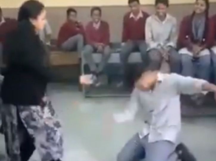 Student Pays Tribute To Teachers On Women s Day Dances On Hit SRK 