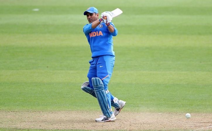 This Animated Reaction Of Virat Kohli To MS Dhoni's Six Is Priceless To  Watch And People Are Talking About It