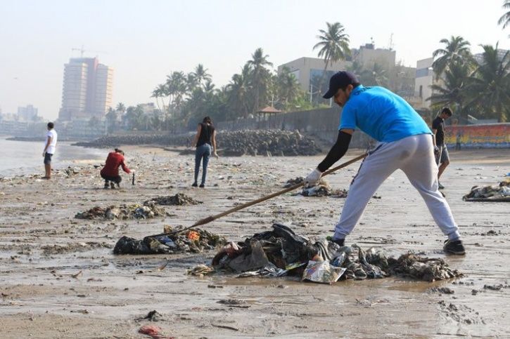 Malhar Kalambe Dadar Beach Garbage