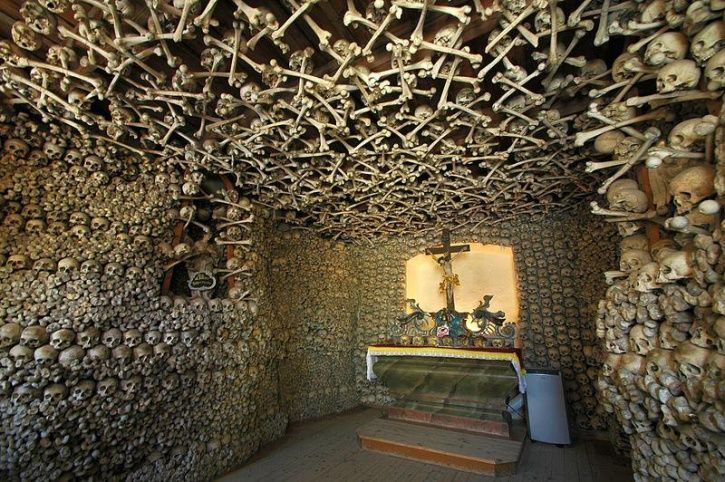 दुनिया के अजब-गजब चर्च, जो इंसानी हड्डियों से बनाए गए | Human Skulls and  Bones In Church