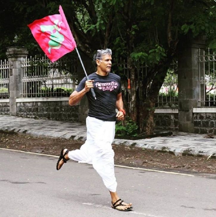 Milind Soman Shares He Ran 25 Kms Wearing Dhoti & Chappal, Says ‘Don’t Let Anything Stop You’