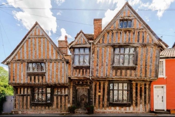 Now You Can Stay In Harry Potter’s Childhood Home & Also Share Room With Ghosts Who Live There