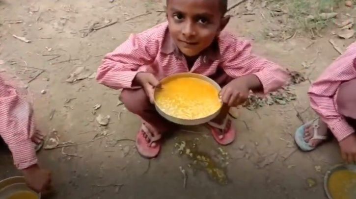 Primary School Students Forced To Eat ‘Turmeric-Rice’ For Mid-Day Meal In Uttar Pradesh