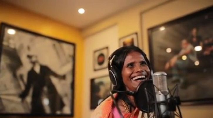 Ranu Mondal smiles as she records Aashiqui Mein Teri with music composer Himesh Reshammiya.