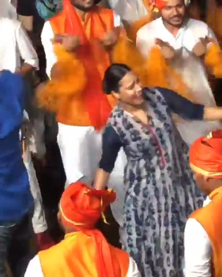 Swara Bhasker dances with Salman Khan and Daisy Shah at Ganesh Visarjan 2019.