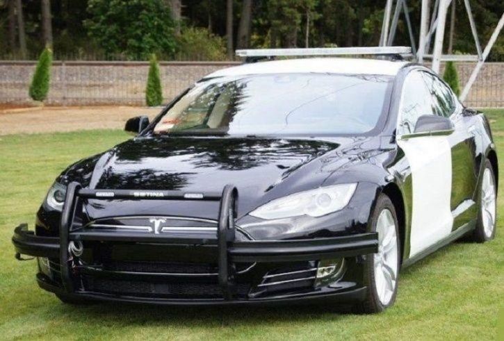 Tesla Model S, Tesla Police Car Runs Out Of Charge, Tesla Police Car Stops, Tesla Car Chase, Tesla P