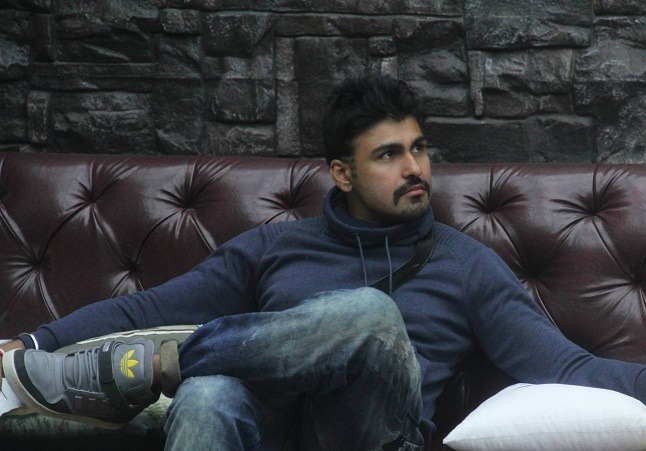 I Wish I Had Kicked Puneet Issar Says Aarya Babbar