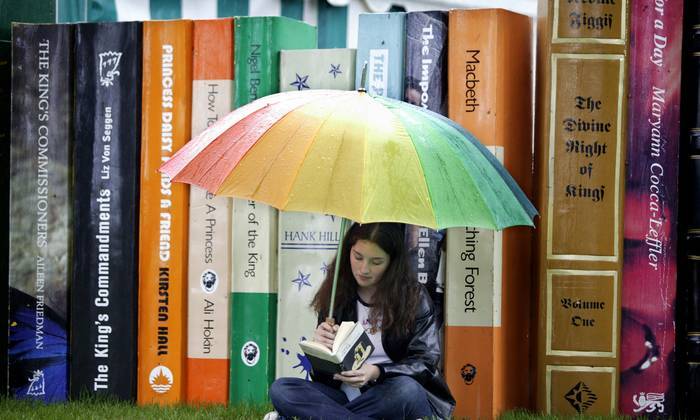 Top 10 Signs You Are A Bookaholic