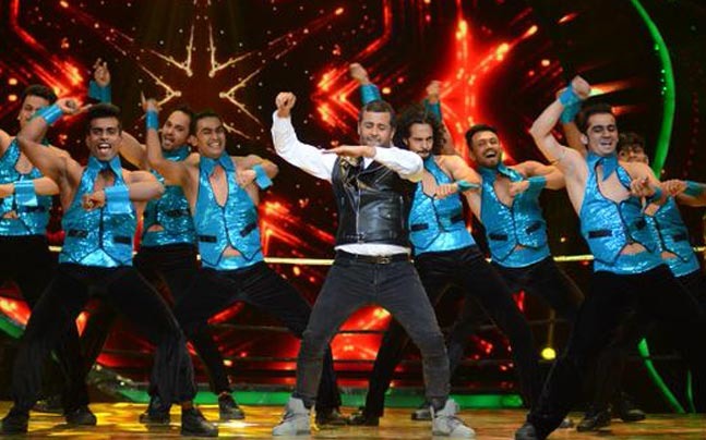 Nach Baliye 7: How Chetan Bhagat's Dancing Broke The Internet!