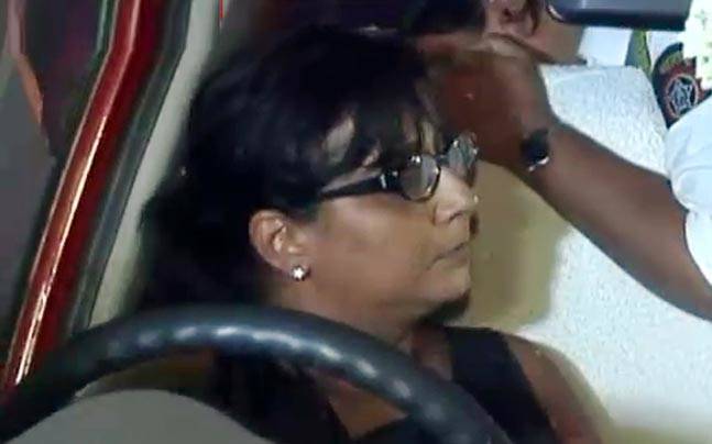Drunk Mumbai Woman Abuses Cop, Creates Scene!