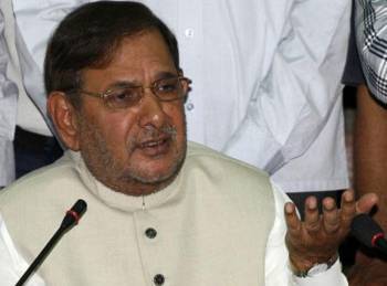 Sharad Yadav Should Be Sacked For His Racist Comment!