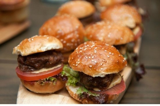 10 Places In Delhi That Serve The Best Burgers Ever!