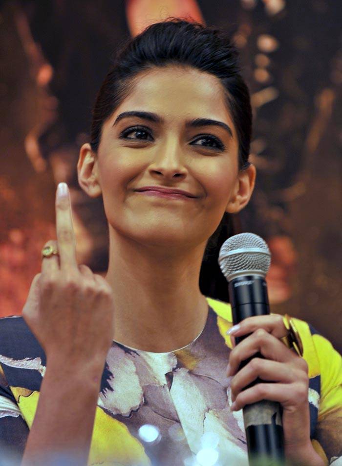 The Girls Showing Middle Finger To Salman Khan