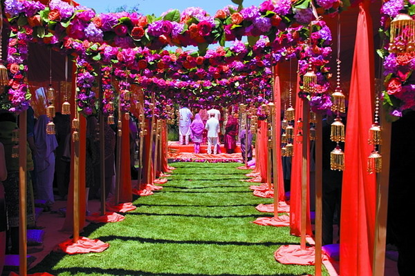 7 Ways To Have A Lavish Wedding Without The High Costs