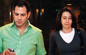 Oops! An Unexpected Turn In Karisma Kapoor And Sanjay Kapur's Divorce