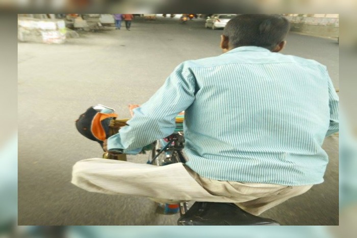 Inspiring! This Rickshaw Puller Was Pulling His Rickshaw With One Leg