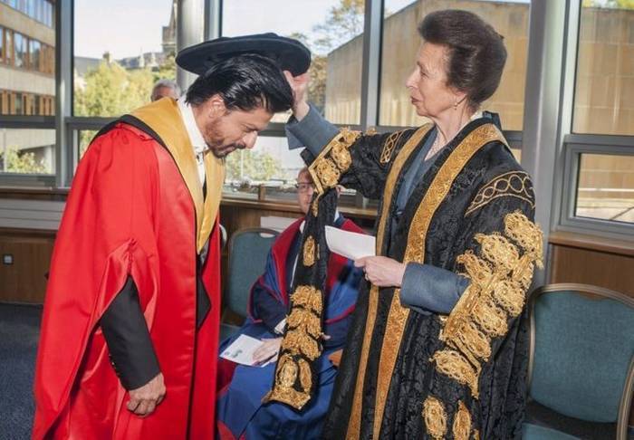 Kudos: Dr. Shah Rukh Khan Received His Doctorate Degree From The Edinburgh University