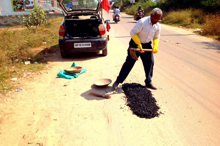 Meet The Man Who Has Dedicated His Life To Fill Potholes