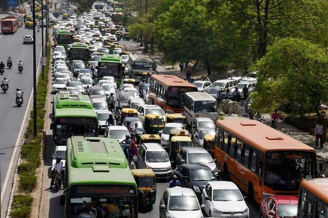 Kejriwal To The Rescue: No More Surge Pricing By Ola & Uber During Delhi's Odd-Even Rule!