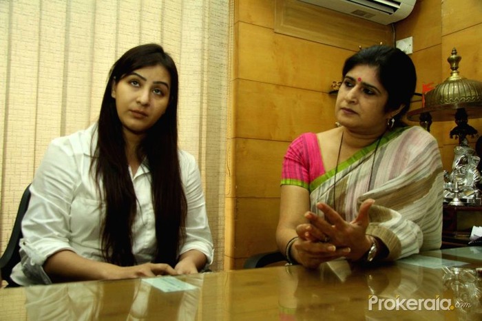 Watch: Shilpa Seeks MNS' Help To Speak Against The Producer Of Bhabhi Ji Ghar Par Hai