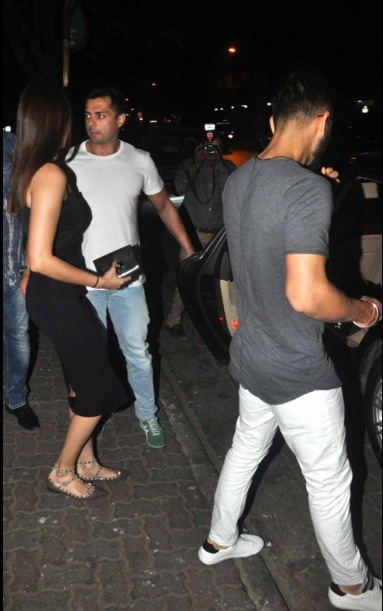 Virat And Anushka's Secret Dinner Date: Breakup Out Of The Window?