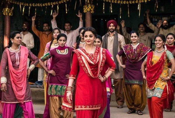 Gorgeous Aishwarya Rai Bachchan Stuns In New Sarbjit Stills