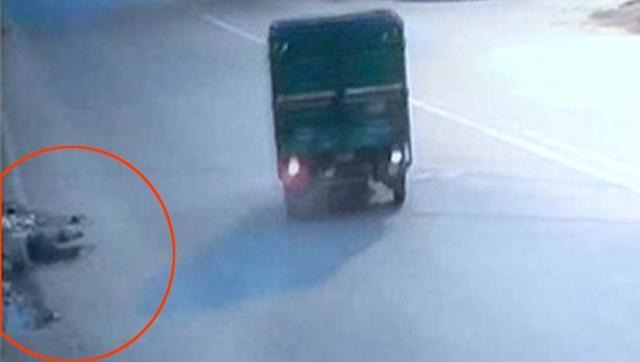 Delhi Never Fails To Disgust The Daylights Out Of Humanity: Man Bleeds To Death In Hit & Run Case