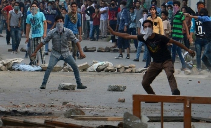 Clashes Begin In The Kashmir Valley Yet Again Post Curfew Lift