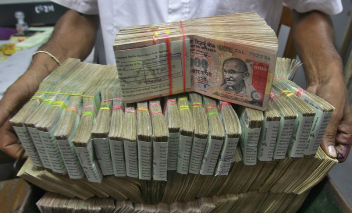 5 Held In Delhi With Over Rs 3 Cr In Banned Currency