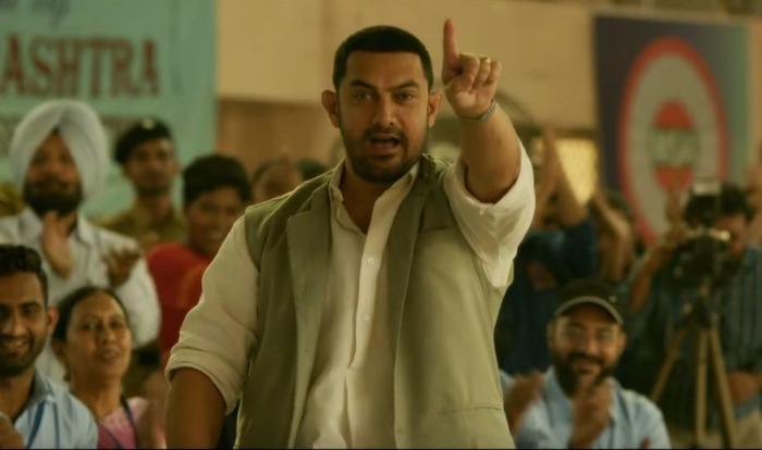 'Dangal' Review By Celebrities: Appreciate Aamir Khan, Sanya And Fatima's Performances!