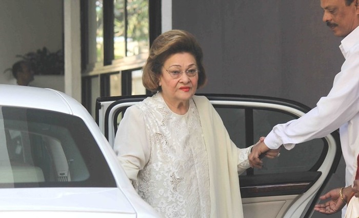 Raj Kapoor's Wife Krishna Raj Kapoor Hospialized In Mumbai