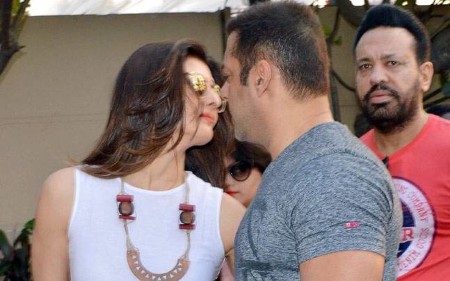 Because Ex's Can Still Be Friends:  Salman Khan Kisses Sangeeta Bijlani