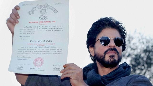 Shah Rukh Khan Gets A Degree From Hansaraj College After 28 Long Years