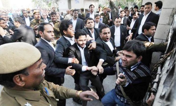 #JNU Row: Lawyer Who Assaulted Journalists And Kanhaiya Arrested, Let Out On Bail