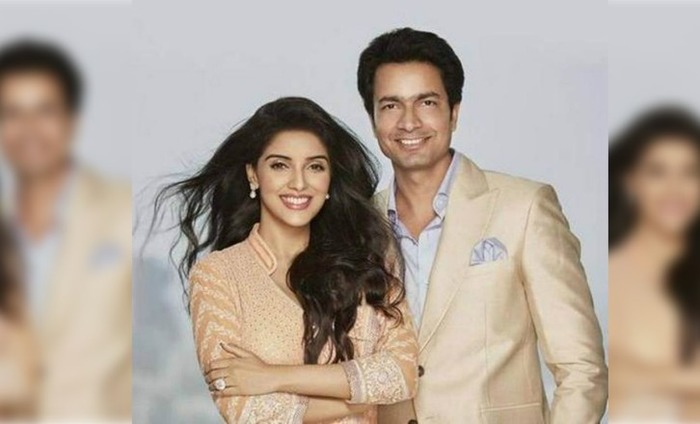 See Pic: Asin Shares Wedding Invite; Akshay To Be The Best Man